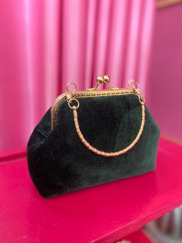 کیف دستی زنانه دهانه فلزی مخمل سبز
