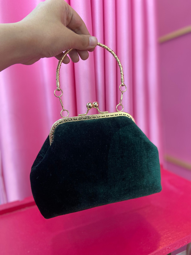کیف دستی زنانه دهانه فلزی مخمل سبز